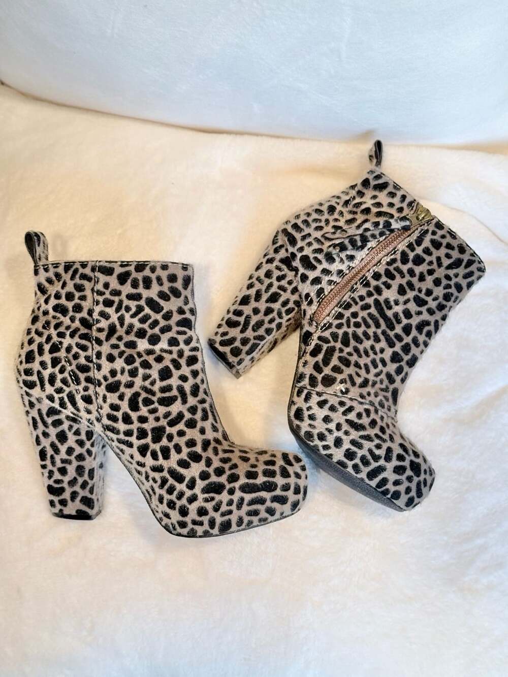 Big Buddha Leopard Faux Calf Hair Block Heel Platform Ankle Booties Sz 7